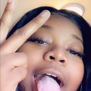 Meet your Posher, Nigeria simone